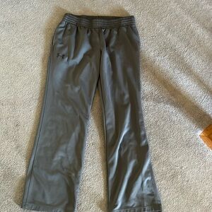Women’s large Under Armor elastic waist, athletic pants with pockets.